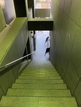 アクセス表参道ビルの外観