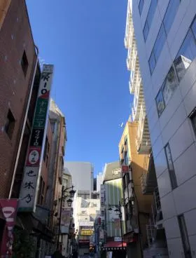 高商ビルの外観