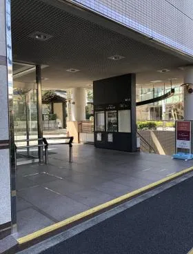 モンパルテ北参道ビルの外観