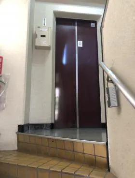早稲田駅前ビルの外観