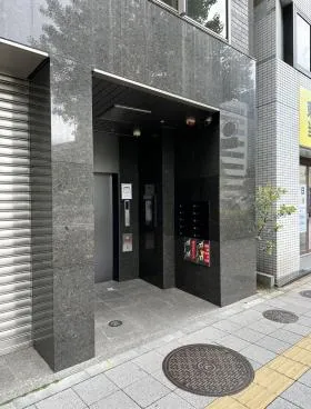 SKI西新宿ビルの外観