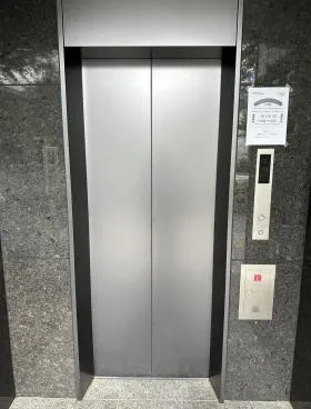 SKI西新宿ビルの外観