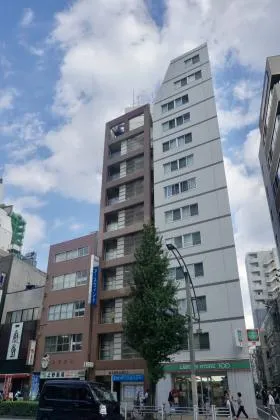 尾上貿易上野ビルの外観