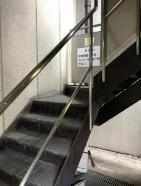 尾上貿易上野ビルの外観