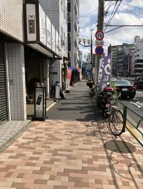 新根岸拾番館ビルの外観