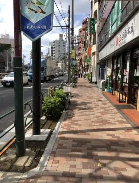 新根岸拾番館ビルの外観
