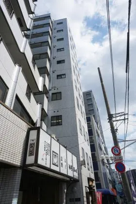 新根岸拾番館ビルの外観
