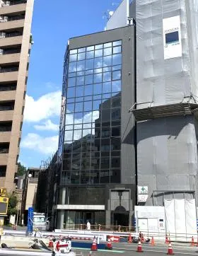 スリーライトビルの外観