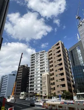 スリーライトビルの外観