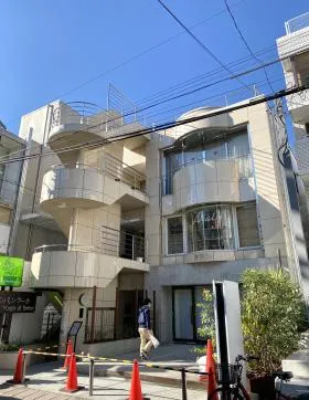 清原ビルの外観