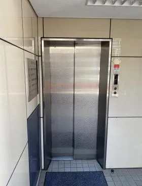 清原ビルの外観