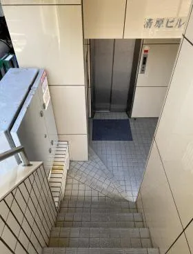 清原ビルの外観