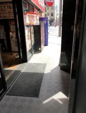 神田駅前ビルの外観