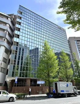 代々木駅前ビルの外観