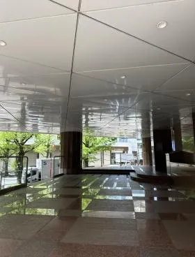 代々木駅前ビルの外観