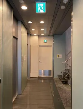 サンゴバンビルの外観