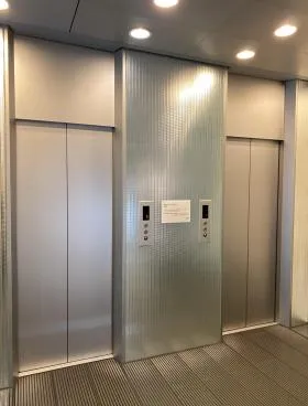 サンゴバンビルの外観
