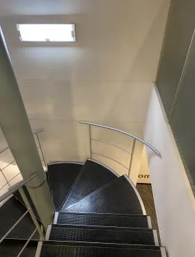 サンゴバンビルの外観