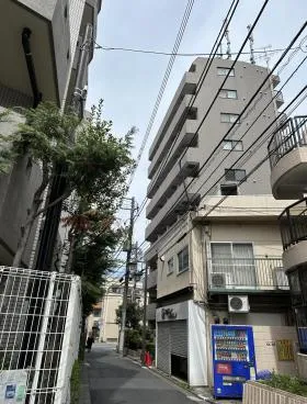グランドステータス北新宿の外観