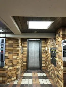 井門新宿御苑ビルの外観