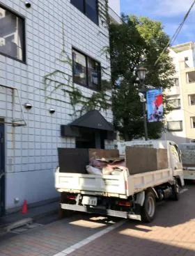 河上ビルの外観