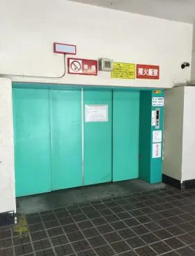 全理連ビルの外観