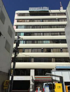 全理連ビルの外観