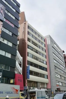 全理連ビルの外観