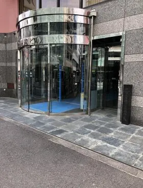 全理連ビルの外観