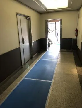 全理連ビルの外観