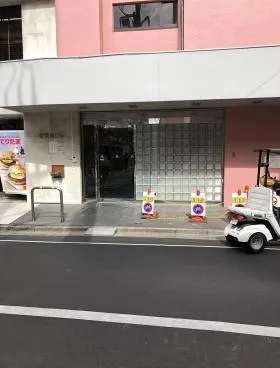 全理連ビルの外観