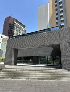 マインズタワーアネックスビルの外観