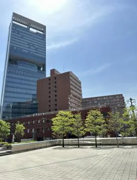 マインズタワーアネックスビルの外観