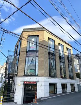 神宮前くらはしビルの外観