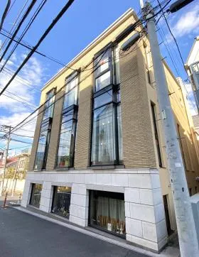 神宮前くらはしビルの外観