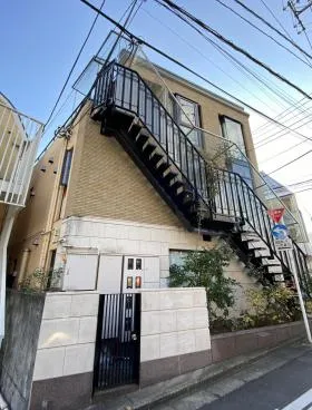 神宮前くらはしビルの外観