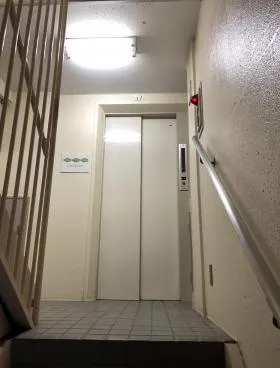 HTT人形町ビルの外観