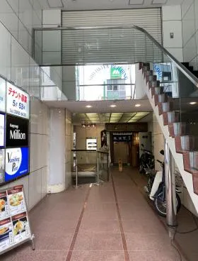 正直屋ビルの外観
