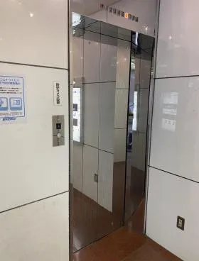 正直屋ビルの外観