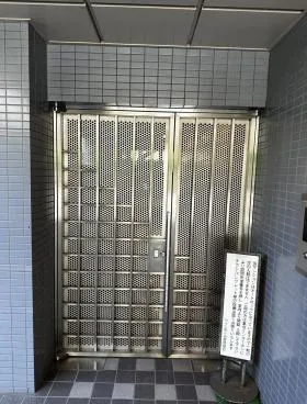ウィン市ヶ谷ビルの外観