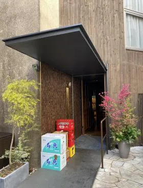 NISHIAZABU ROJIビルの外観