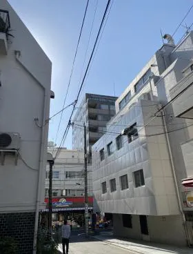 NISHIAZABU ROJIビルの外観
