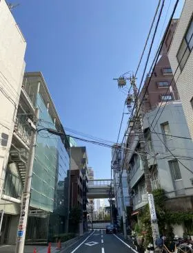 NISHIAZABU ROJIビルの外観