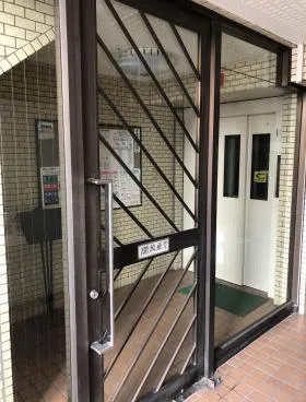 パーク代々木上原ビルの外観