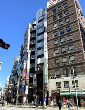 神田駅前ビルの外観