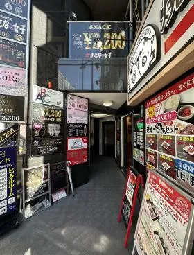 神田駅前ビルの外観