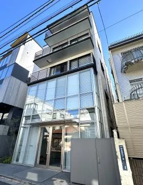 セゾン神宮前ビルの外観