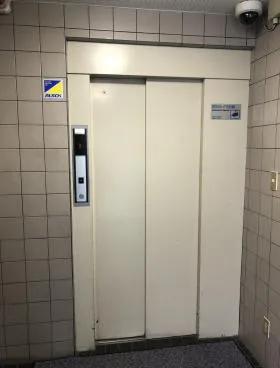 大津屋花二ビルの外観