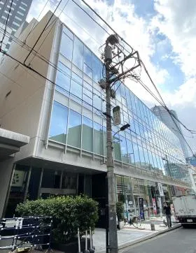 クロスオフィス六本木の外観