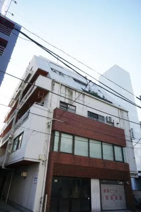 荒井ビルの外観